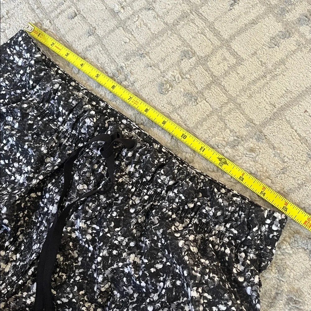 Lululemon Joggers Black and White Patterned Pants Dri fit material